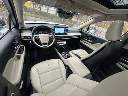 Used 2025 Lincoln Corsair AWD w/ Equipment Group 101A image 20