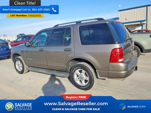 Used 2004 Ford Explorer XLT image 3