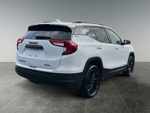 Used 2024 GMC Terrain SLE w/ Elevation Edition image 7
