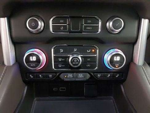 Used 2024 GMC Yukon SLT w/ Max Trailering Package AWD/4WD image 23