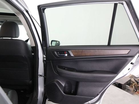 Used 2017 Subaru Outback 2.5i Limited AWD/4WD image 39