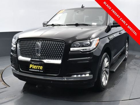 Used 2022 Lincoln Navigator Reserve image 1