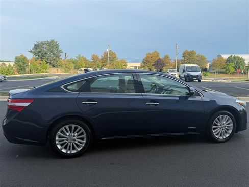 Used 2014 Toyota Avalon Limited w/ Technology Package FWD image 14