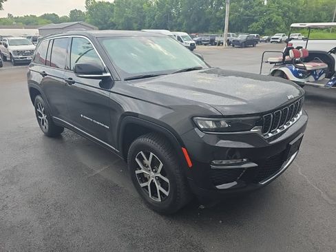 Used 2024 Jeep Grand Cherokee Limited AWD/4WD image 4