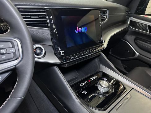 Certified 2024 Jeep Wagoneer Series II w/ Convenience Group I image 44