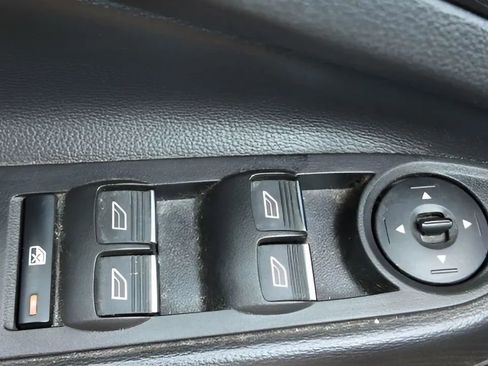 Used 2017 Ford Escape SE w/ Equipment Group 201A image 19