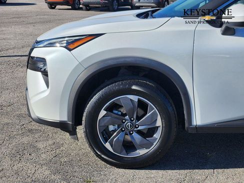 Used 2024 Nissan Rogue SV image 8