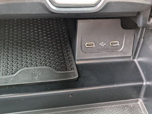 Used 2025 Mercedes-Benz C 300 Sedan image 29