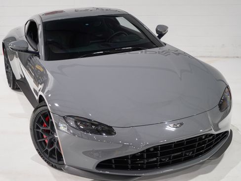 Used 2022 Aston Martin V8 Vantage Coupe RWD image 26