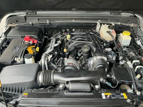 Used 2022 Jeep Gladiator Sport AWD/4WD image 18