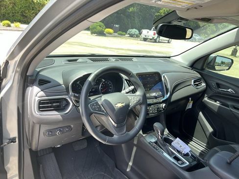 Used 2024 Chevrolet Equinox Premier FWD image 10