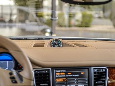 Used 2014 Porsche Panamera 4S Executive AWD/4WD image 28