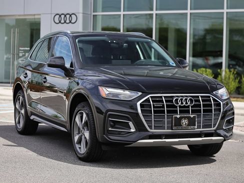 Used 2023 Audi Q5 2.0T Premium w/ Convenience Package AWD/4WD image 2