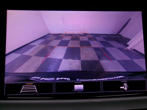 Used 2021 Buick Enclave Essence image 6