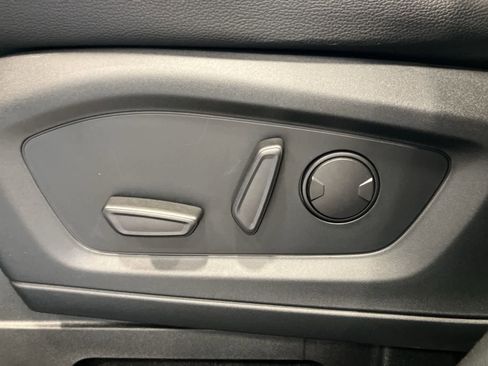 Used 2020 Ford Explorer XLT w/ Equipment Group 202A image 14