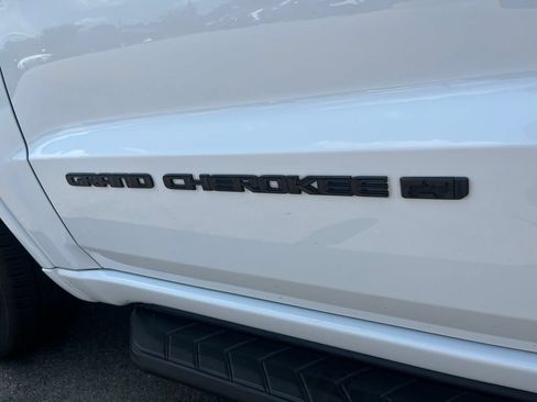 Used 2022 Jeep Grand Cherokee Laredo X RWD image 32