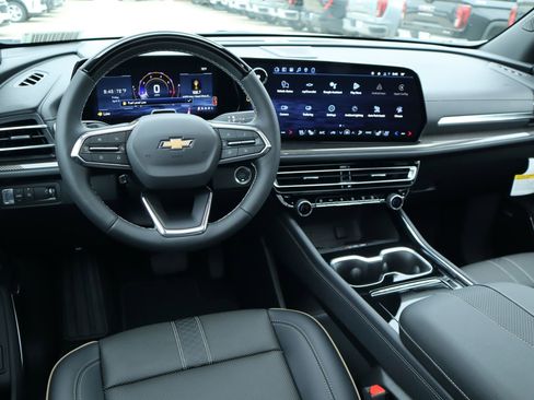 New 2026 Chevrolet Traverse High Country FWD image 2