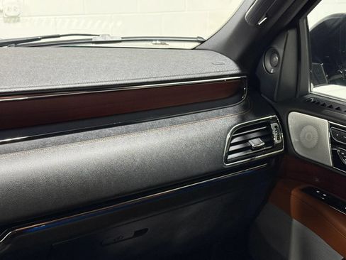 Used 2021 Lincoln Navigator Reserve w/ Luxury Package AWD/4WD image 22