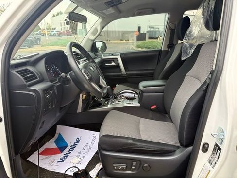 Used 2018 Toyota 4Runner SR5 AWD/4WD image 6