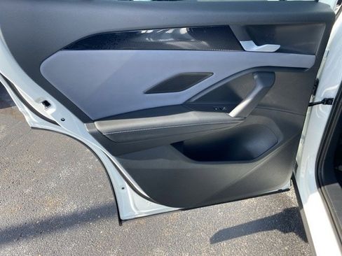 New 2026 Volkswagen Tiguan SE image 59