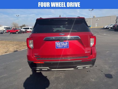 Used 2021 Ford Explorer XLT w/ Equipment Group 202A image 5