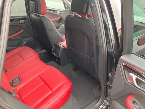Used 2025 Porsche Macan AWD/4WD image 20