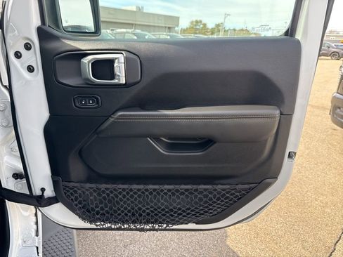 Certified 2020 Jeep Wrangler Unlimited Sahara image 29