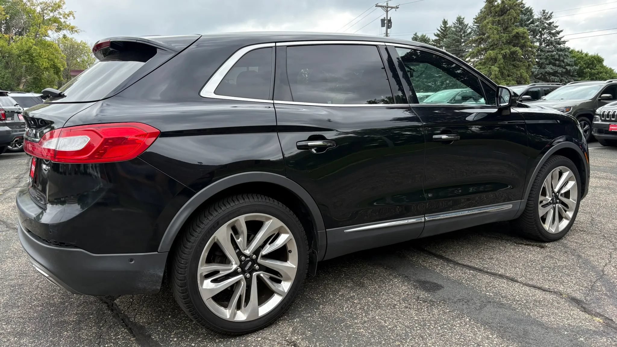 Used 2017 Lincoln MKX Reserve AWD/4WD image 10
