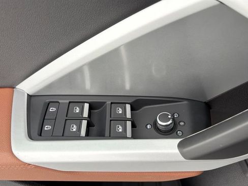 Used 2025 Audi Q3 2.0T Premium image 4