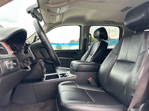 Used 2014 Chevrolet Suburban LT RWD image 9