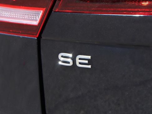 Used 2022 Volkswagen Tiguan SE FWD image 43