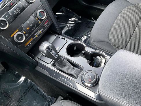 Used 2019 Ford Explorer XLT image 12