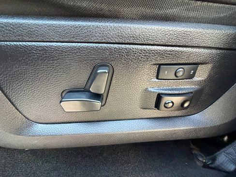 Used 2016 RAM 1500 Laramie w/ Convenience Group AWD/4WD image 8