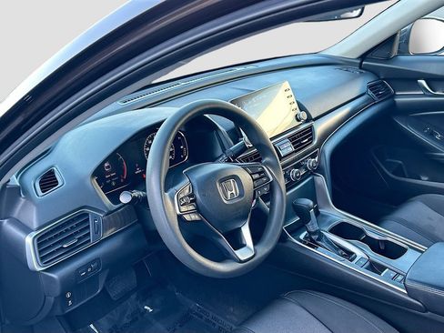 Used 2018 Honda Accord EX image 9
