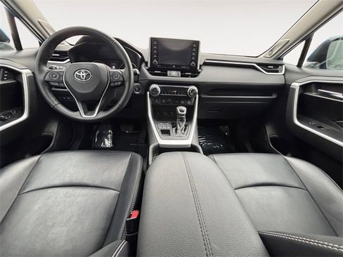 Used 2020 Toyota RAV4 XLE Premium image 10