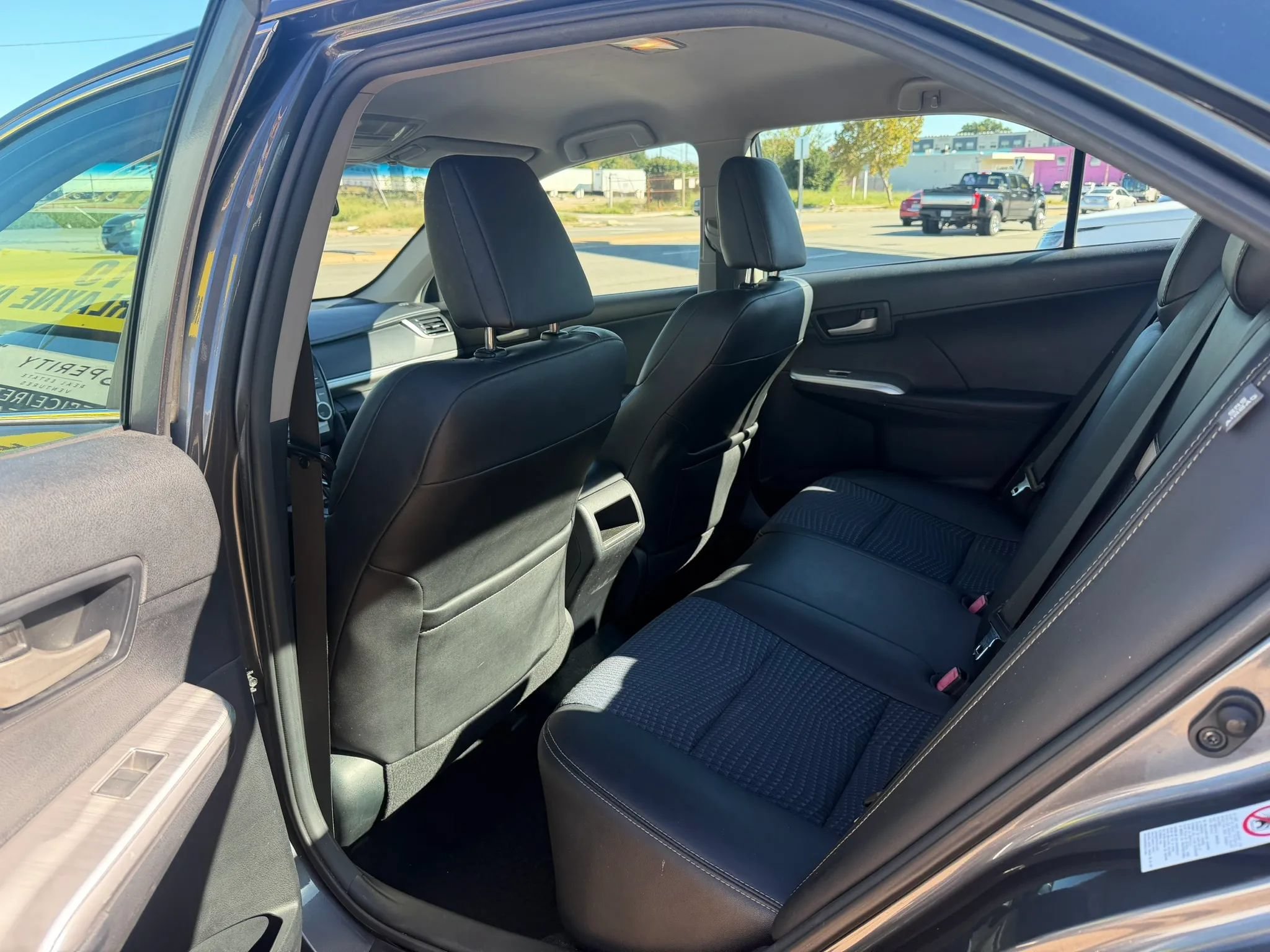 Used 2012 Toyota Camry SE FWD image 12