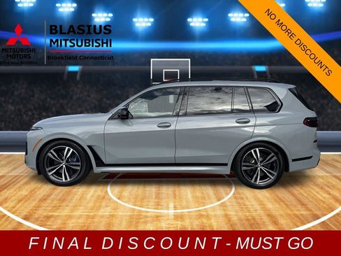 Used 2025 BMW X7 M60i w/ Climate Comfort Package image 4