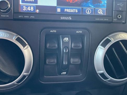 Used 2012 Jeep Wrangler Unlimited Rubicon image 23