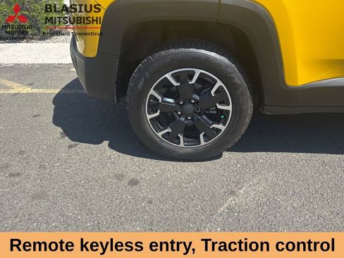 Used 2023 Jeep Renegade Latitude AWD/4WD image 7
