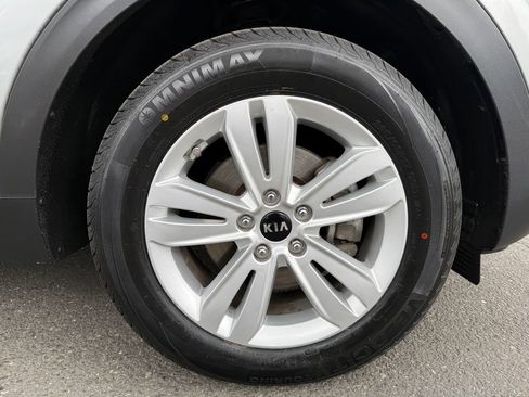 Used 2019 Kia Sportage LX AWD/4WD image 9