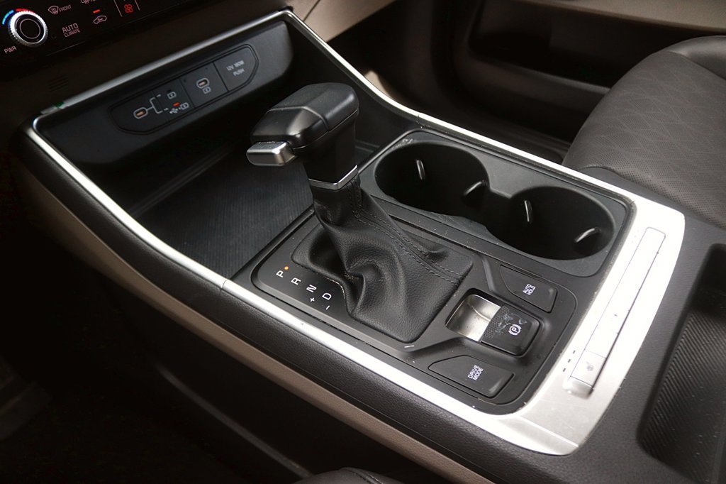 Used 2025 Kia Carnival FWD image 21