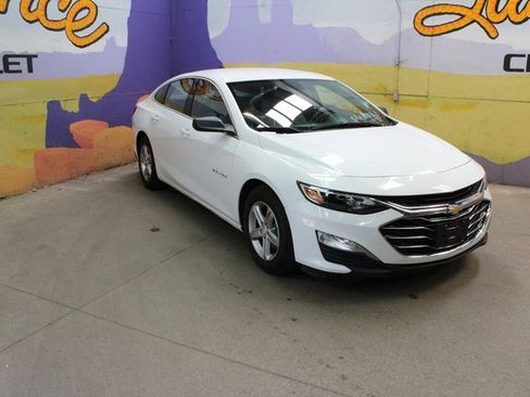 Used 2021 Chevrolet Malibu LS image 2