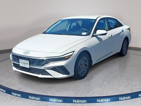 Used 2025 Hyundai Elantra Hybrid FWD image 1