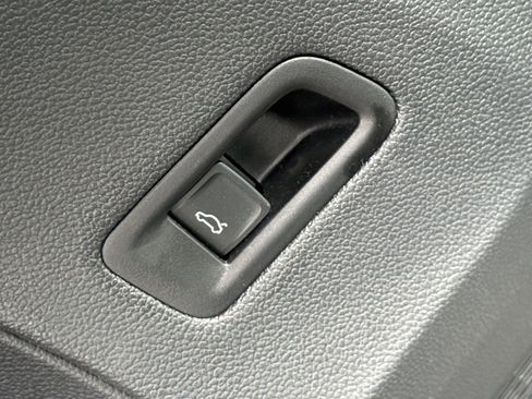 Certified 2025 Volkswagen Atlas SEL Premium R-Line image 30