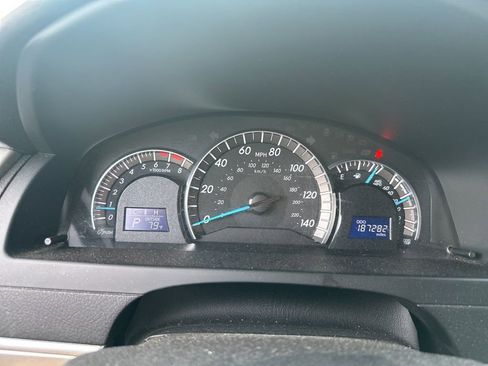 Used 2014 Toyota Camry SE FWD image 11