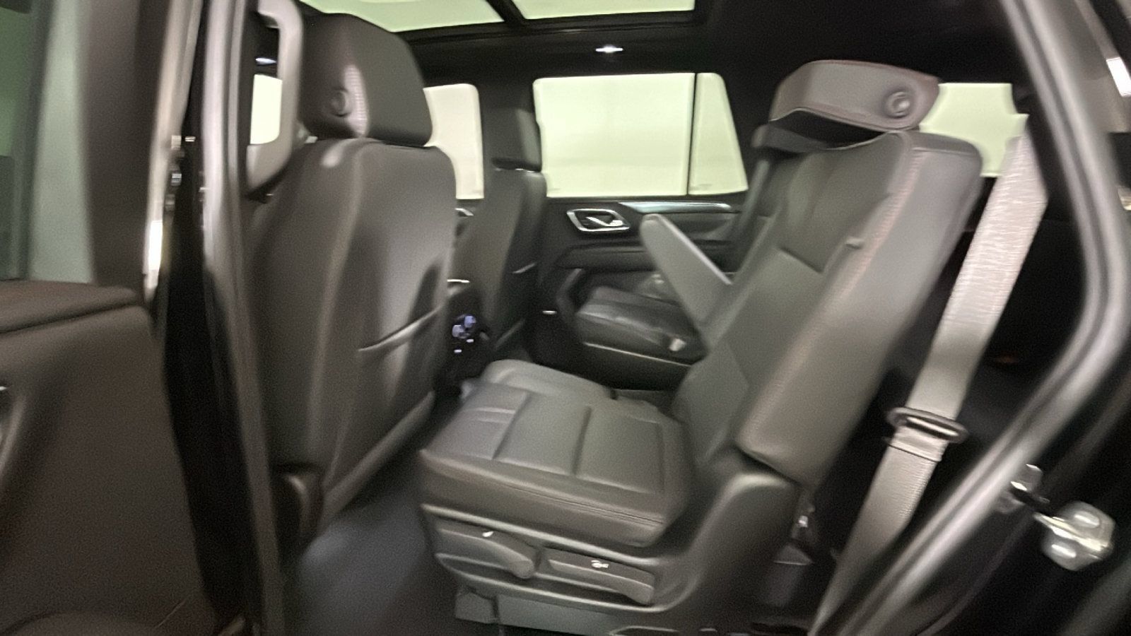 Used 2024 Chevrolet Tahoe RST w/ Luxury Package AWD/4WD image 31