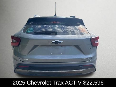 Used 2025 Chevrolet Trax ACTIV w/ Sunroof Package image 4