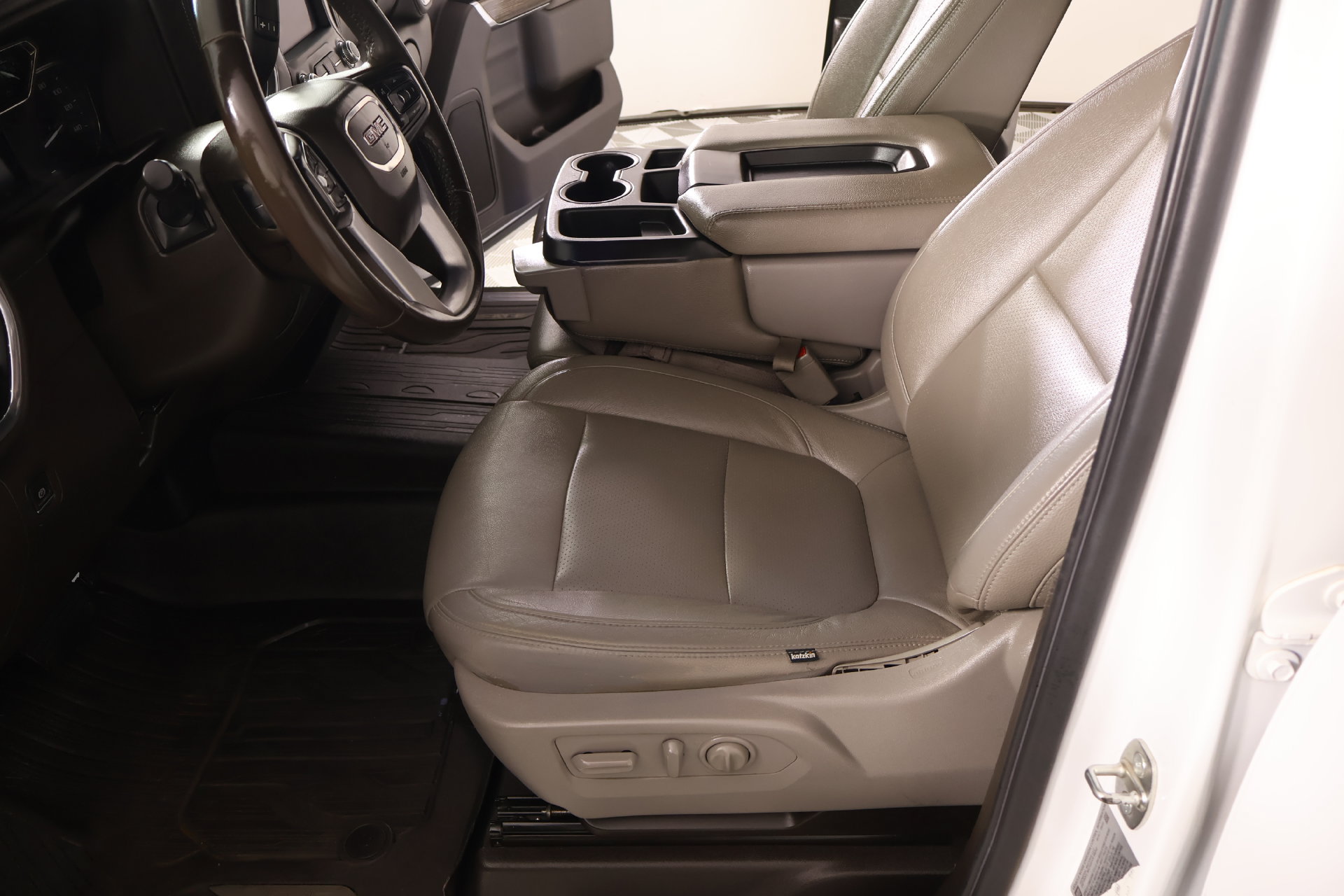 Used 2022 GMC Sierra 2500 SLE w/ SLE Value Package; AWD/4WD image 11
