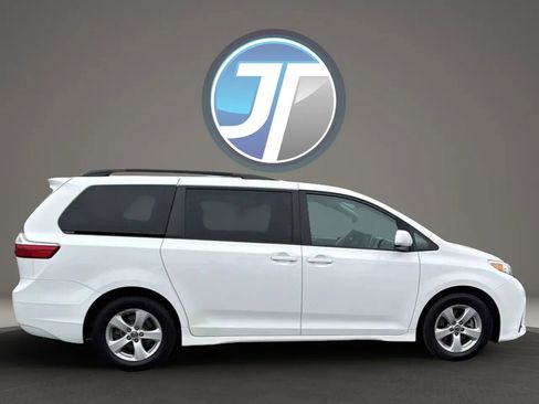 Used 2018 Toyota Sienna LE image 12