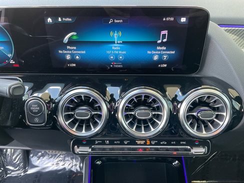 Used 2023 Mercedes-Benz GLA 35 AMG 4MATIC image 21